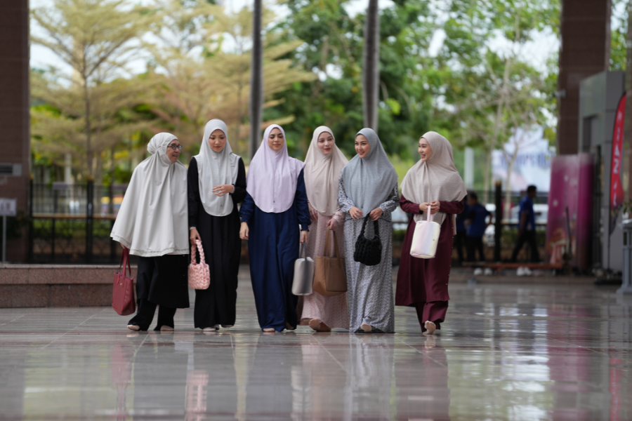 Telekung Umrah Cermin Disiplin di Tanah Suci