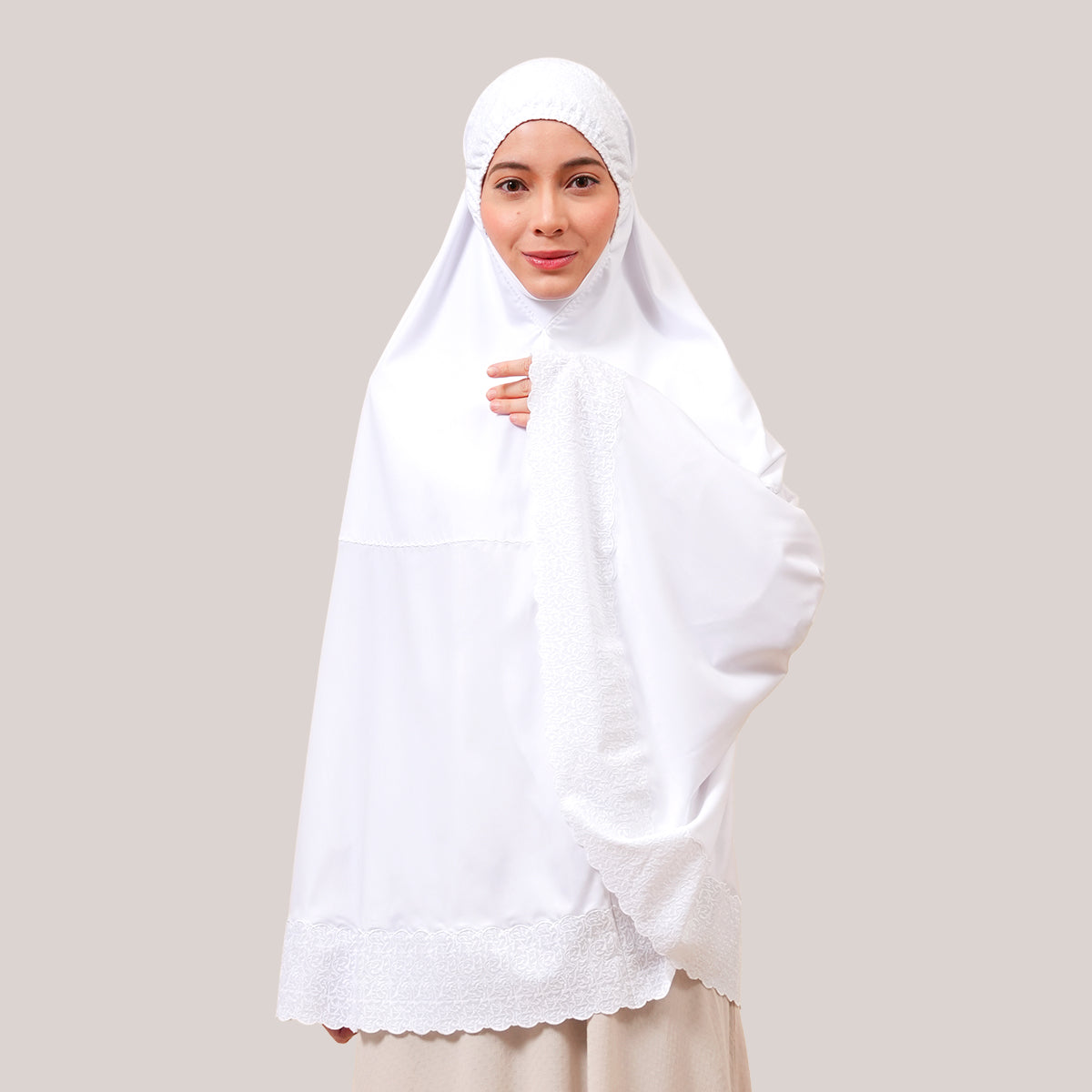 files/WCSIGNATURESAAFAMIDIWHITE2.jpg